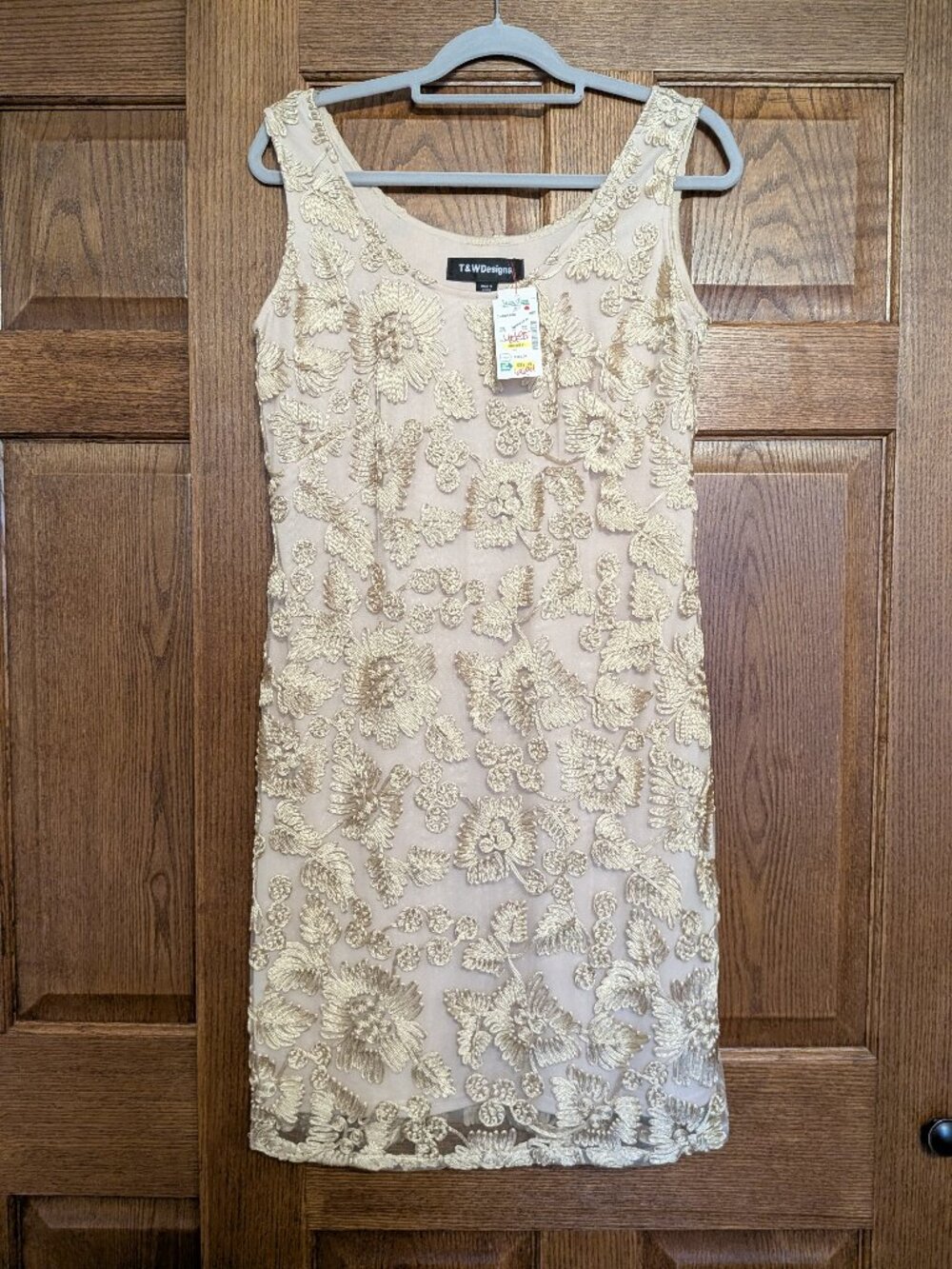 Gorgeous size M cream colored sleeveless dress with swirl design